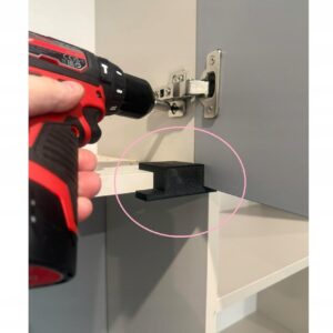 Przymiar do montażu frontów meblowych +3mm – ułatwia samodzielny montaż